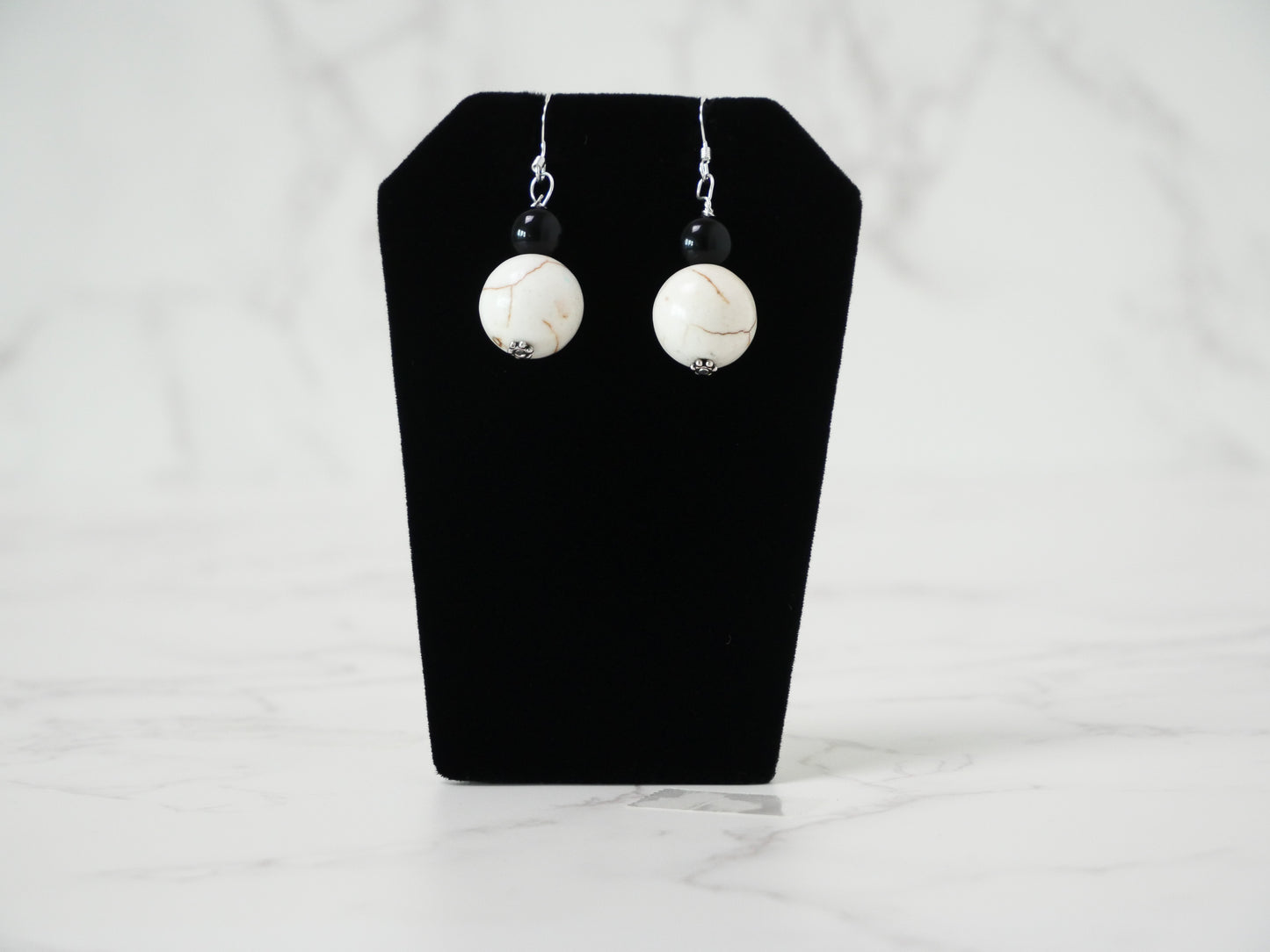 14" Necklace And Earrings Set White Magnesite & XS Onyx Gems
