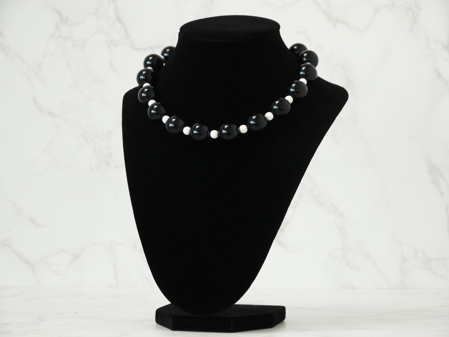 16" Necklace And Earrings Set White XS Magnesite & Medium Onyx Gems