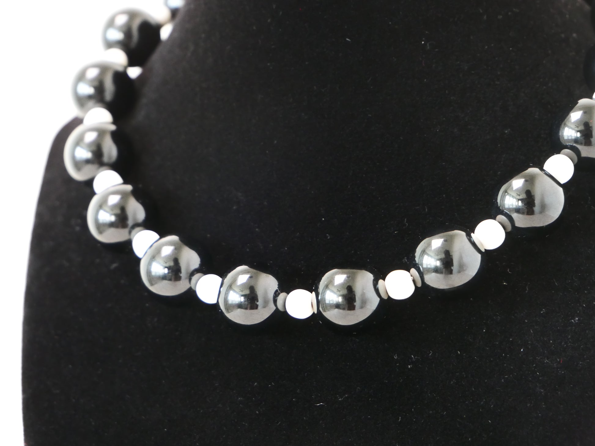 16" Necklace And Earrings Set White XS Magnesite & Medium Onyx Gems