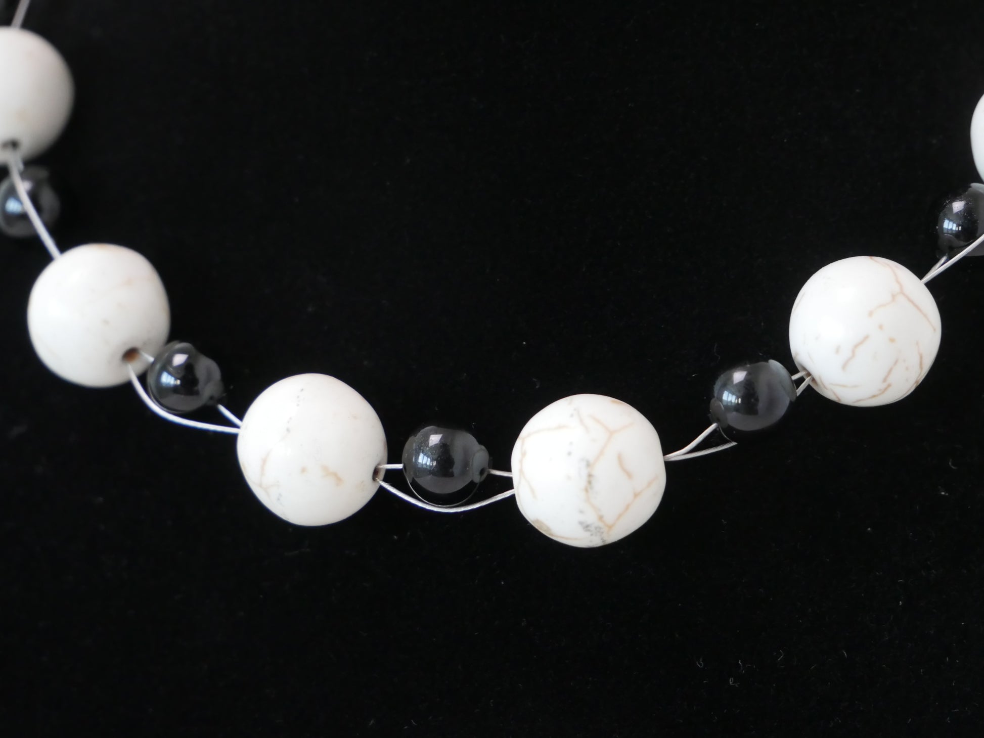 14" Necklace And Earrings Set  White Magnesite & XS Onyx Gems