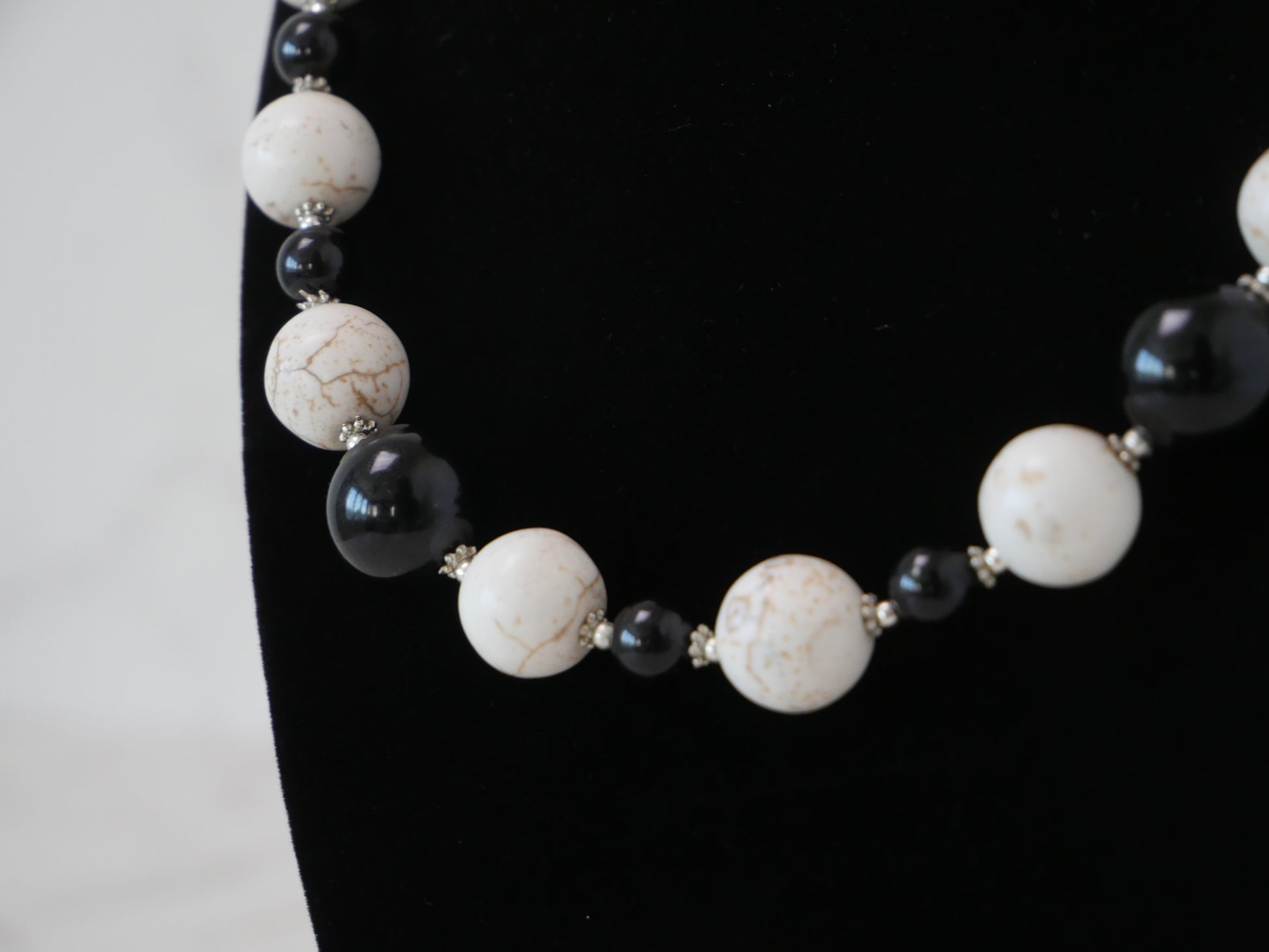 20" Necklace And Earrings Set  Medium Onyx & White Magnesite Gems and Touch of Silver