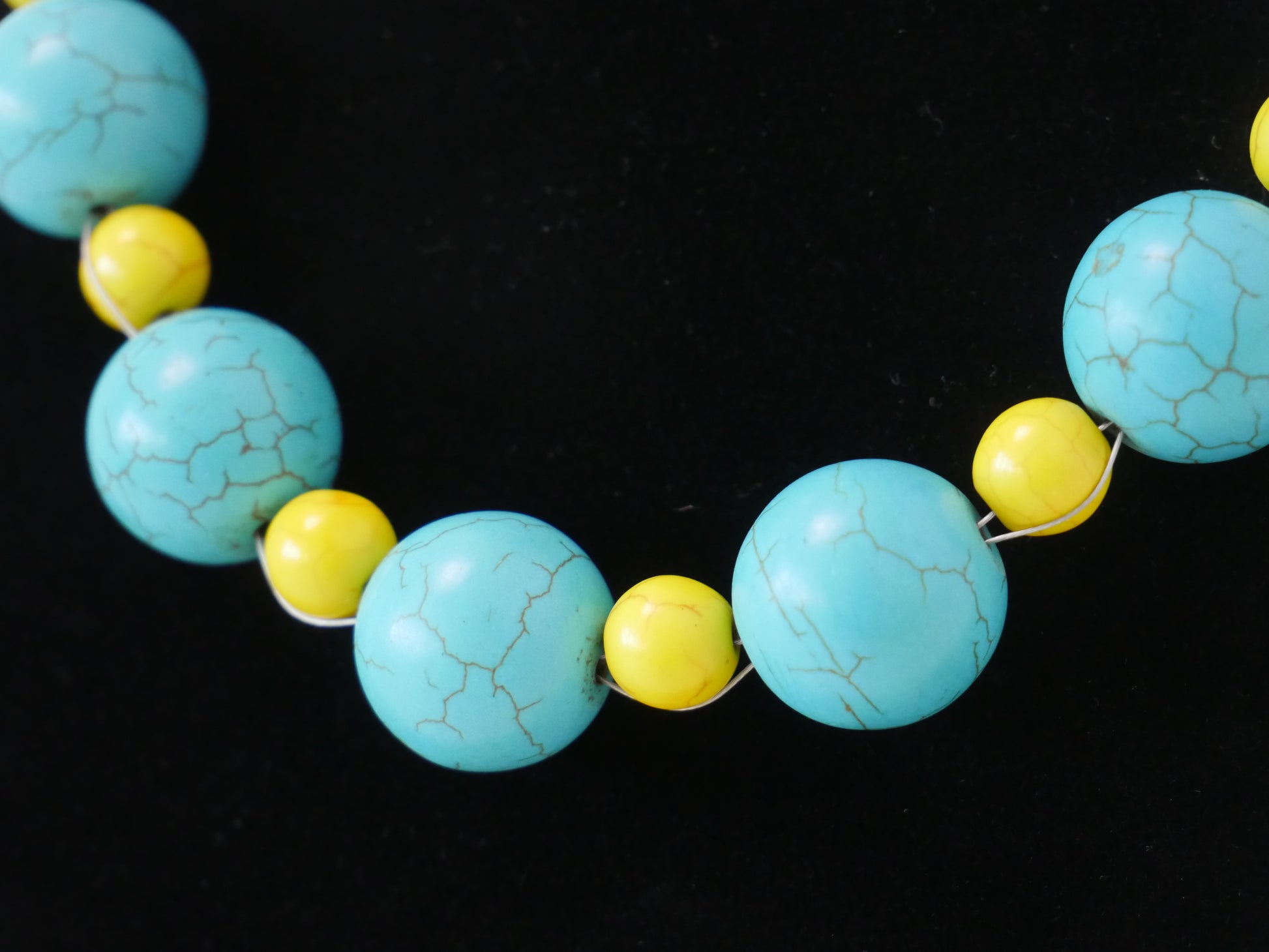 18" Necklace And Earrings Set Turquoise & Yellow XS Magnesite Gems