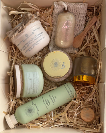 The Signature Clean Skincare Collection Fixed Gift Box