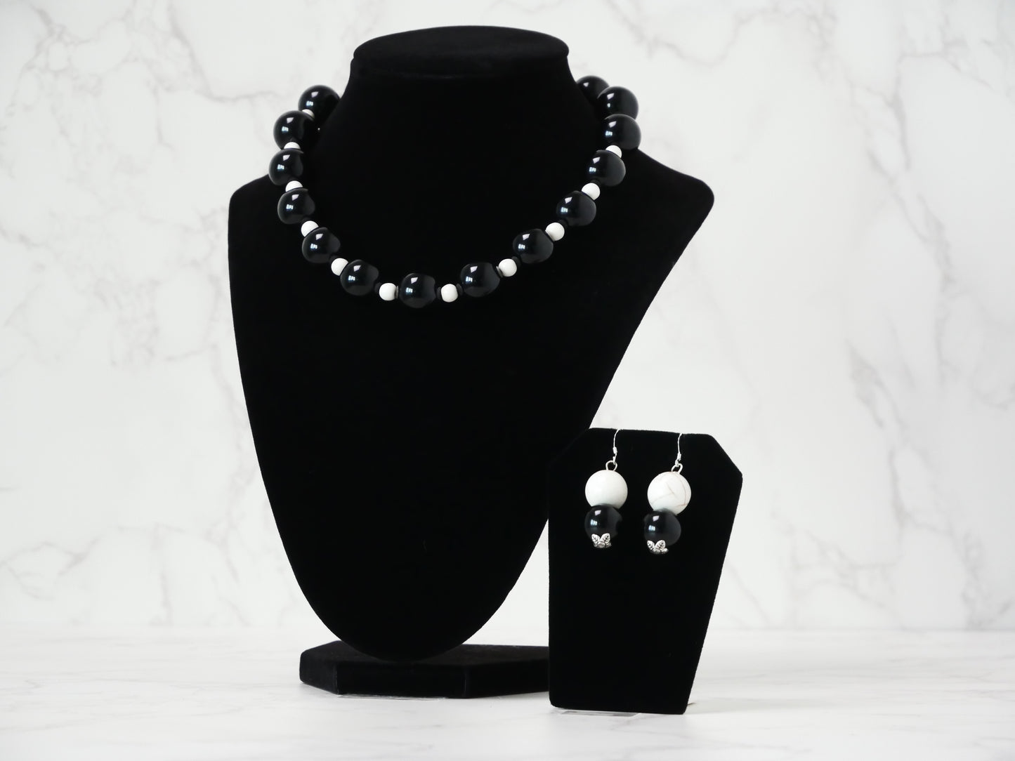 16" Necklace And Earrings Set White XS Magnesite & Medium Onyx Gems