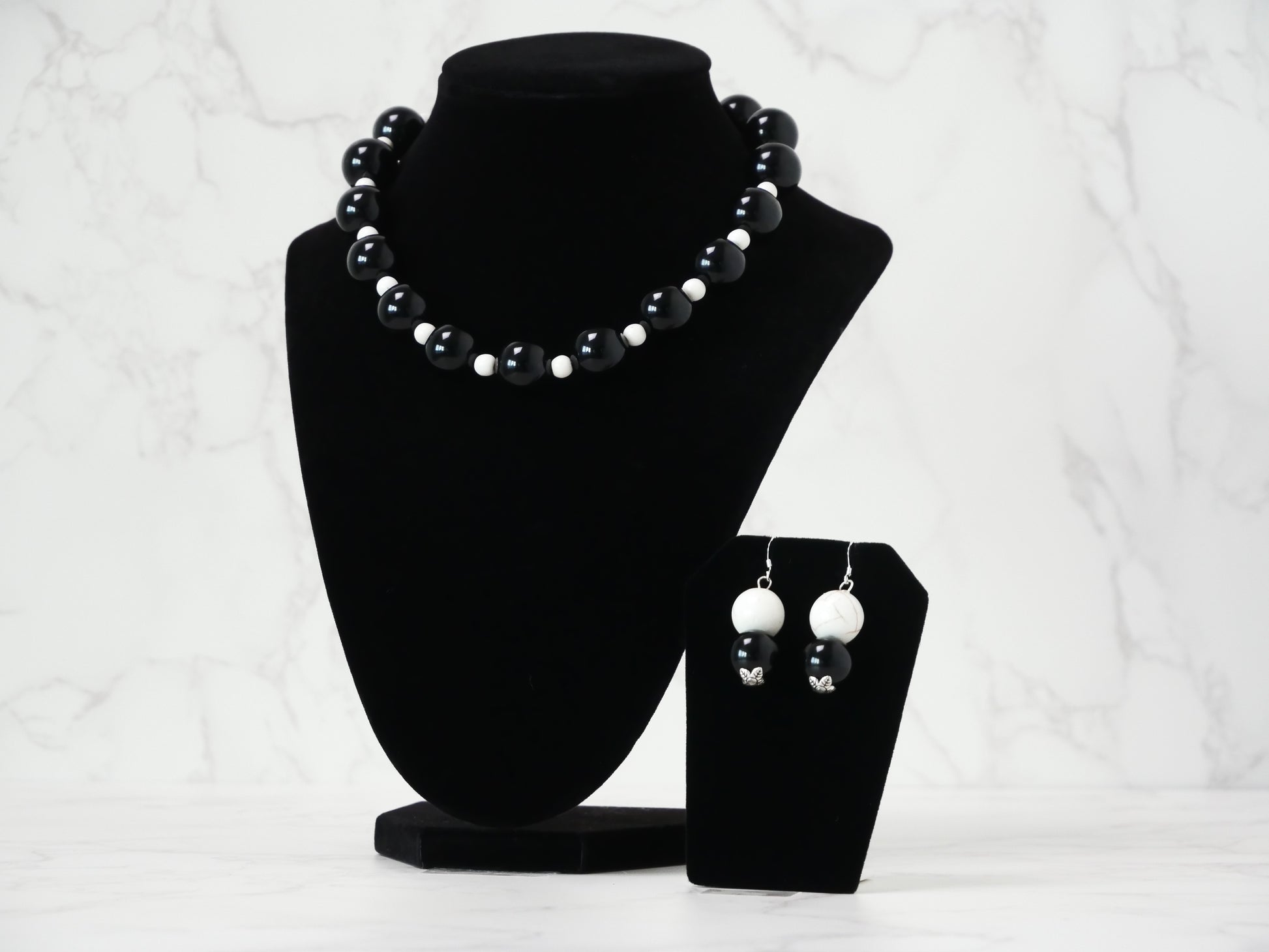 16" Necklace And Earrings Set White XS Magnesite & Medium Onyx Gems