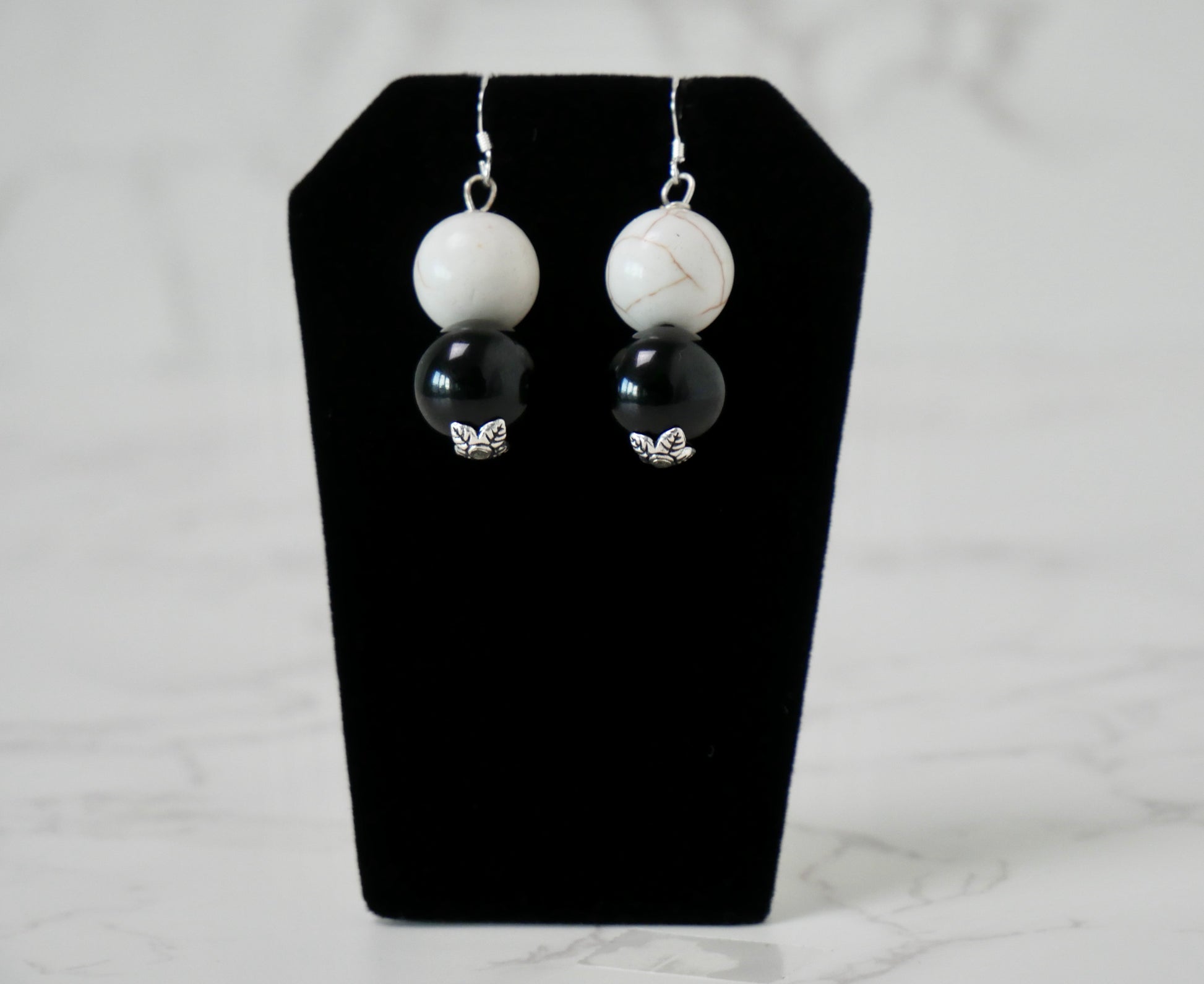 16" Necklace And Earrings Set White XS Magnesite & Medium Onyx Gems