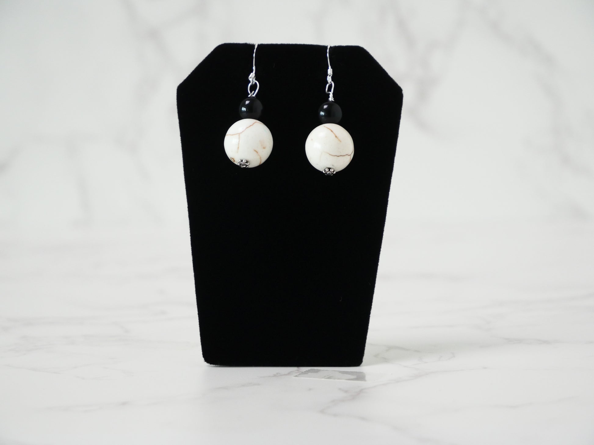14" Necklace And Earrings Set  White Magnesite & XS Onyx Gems