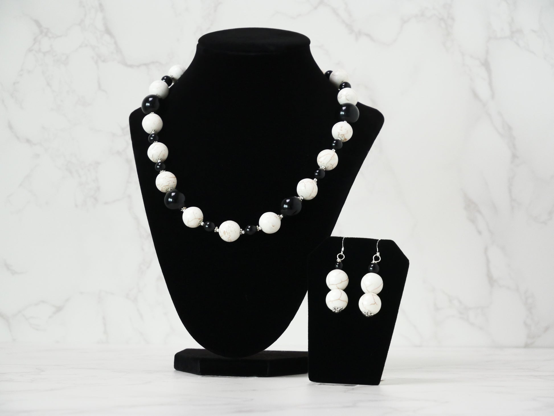 20" Necklace And Earrings Set  Medium Onyx & White Magnesite Gems and Touch of Silver