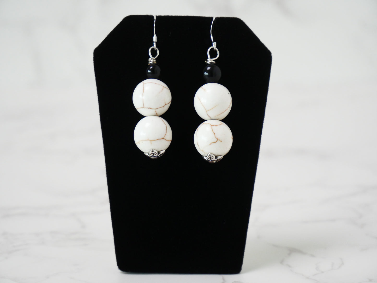 20" Necklace And Earrings Set  Medium Onyx & White Magnesite Gems and Touch of Silver