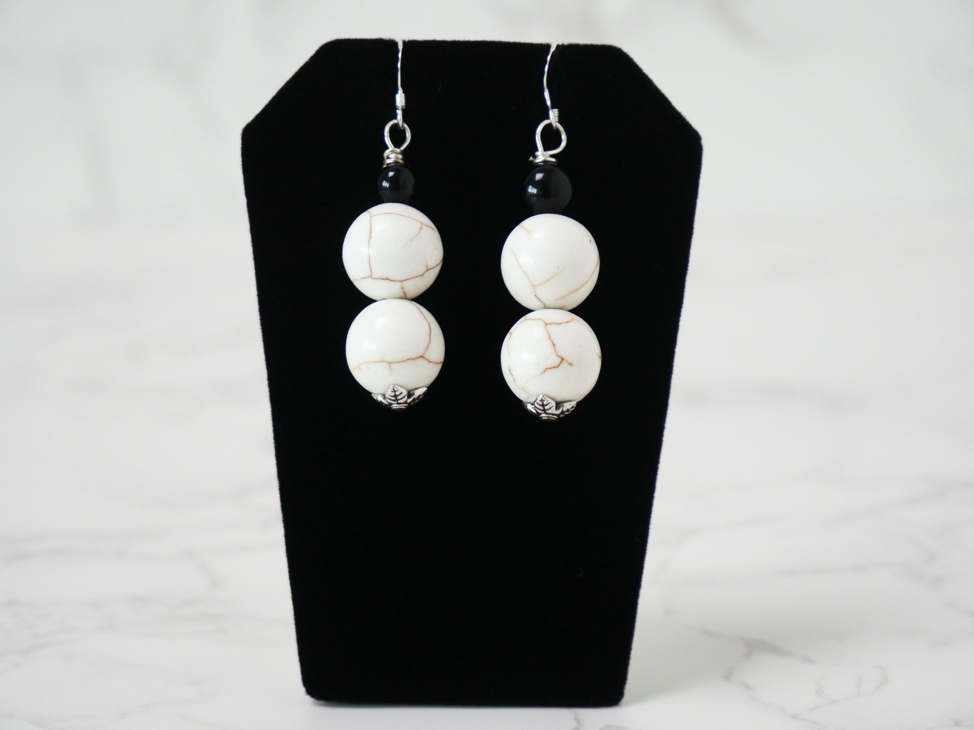 20" Necklace And Earrings Set  Medium Onyx & White Magnesite Gems and Touch of Silver