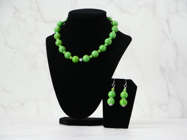 16" Necklace and Earrings Set Green Magnesite Gems and Touch of Silver