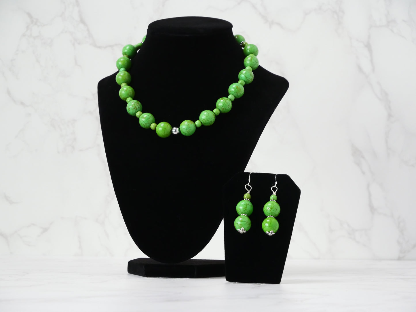 16" Necklace and Earrings Set Green Magnesite Gems and Touch of Silver