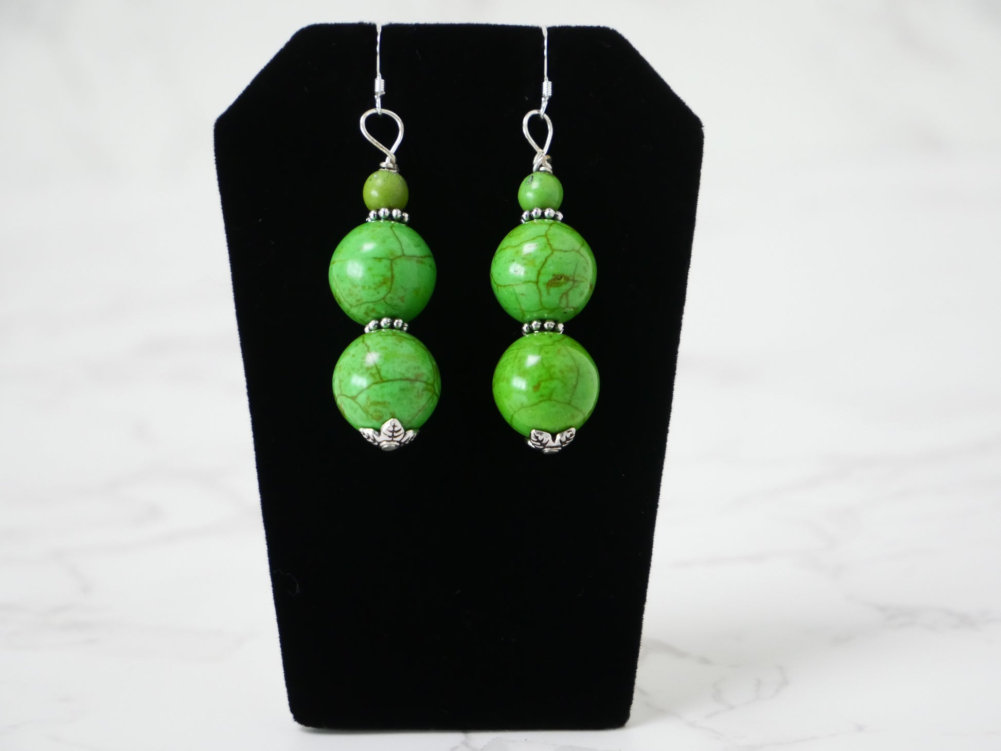 16" Necklace and Earrings Set Green Magnesite Gems and Touch of Silver